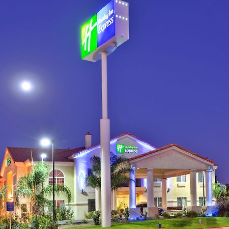 Holiday Inn Express Delano Highway 99, An Ihg Hotel Exterior photo