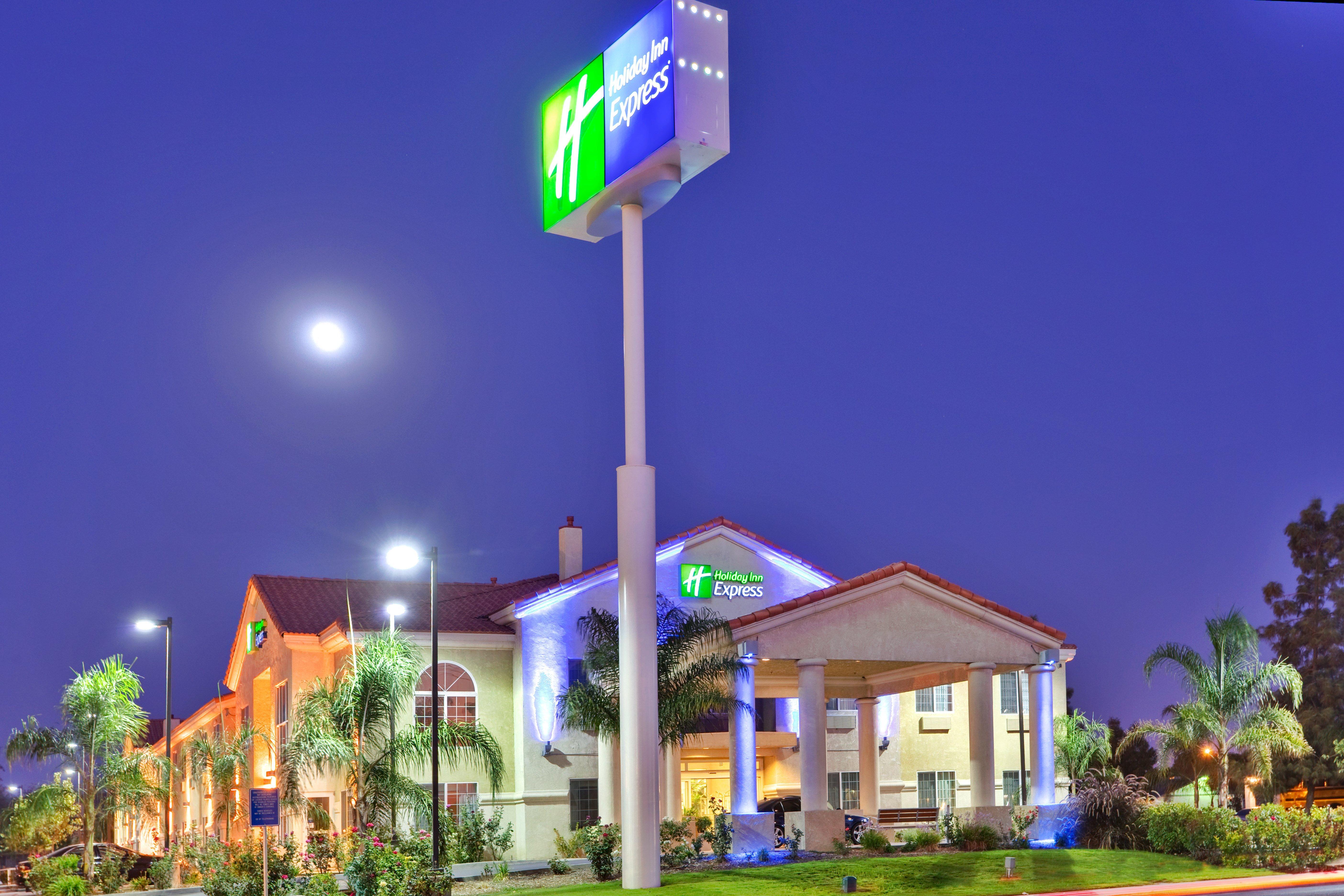 Holiday Inn Express Delano Highway 99, An Ihg Hotel Exterior photo