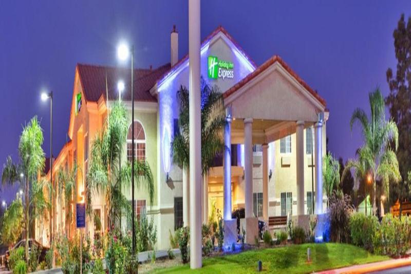 Holiday Inn Express Delano Highway 99, An Ihg Hotel Exterior photo